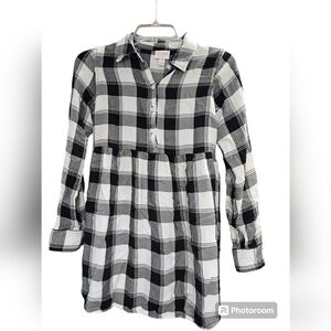 Adorable plaid maternity shirt